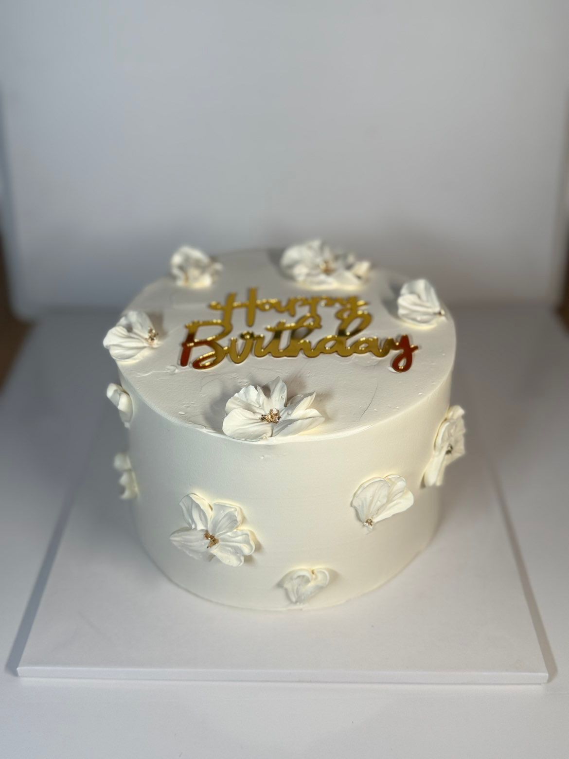 Simple white buttercream cake with piped flowers, La-Luscious Bakery Grays