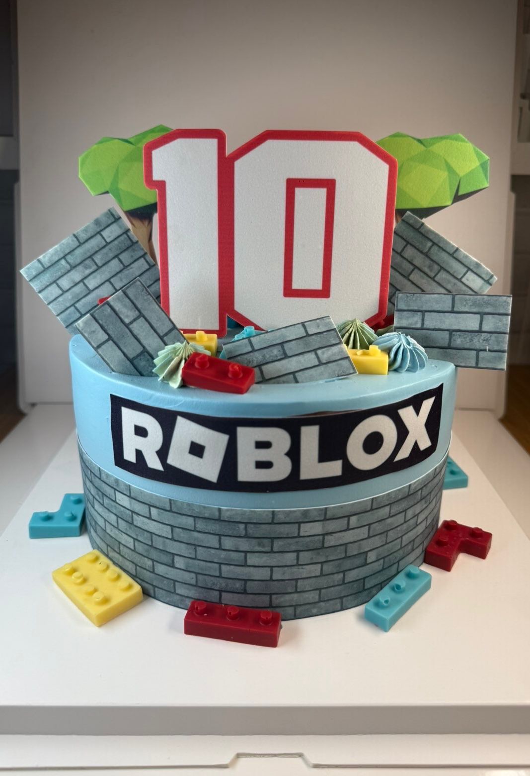 Gaming themed 10th birthday cake with brick detailing, La-Luscious Bakery Grays