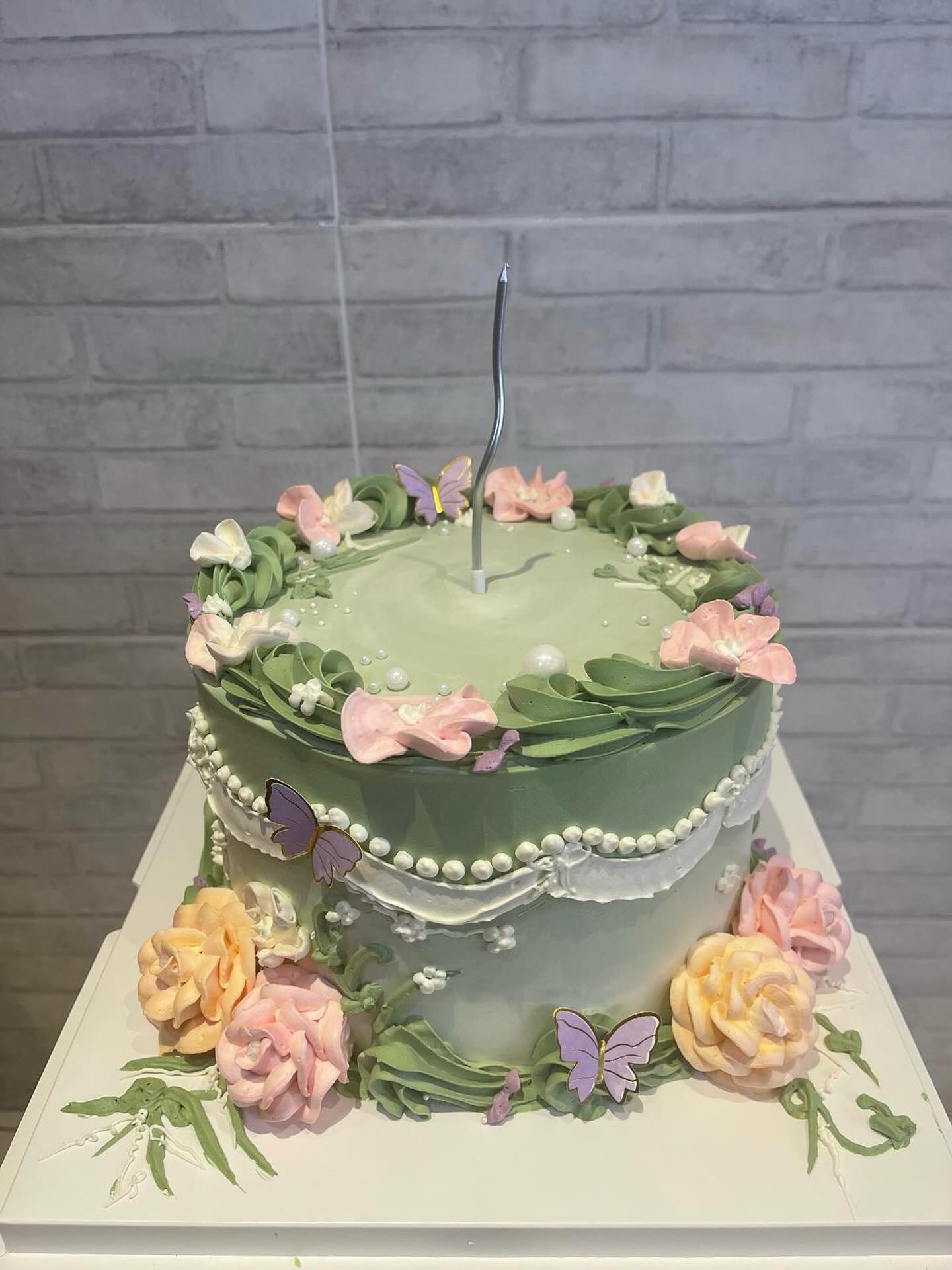Sage green cake with piped buttercream flowers and pearls, La-Luscious Bakery Grays